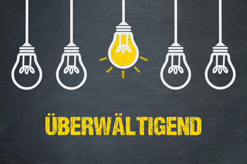 Überwältigend / Tafel mit Glühbirnen