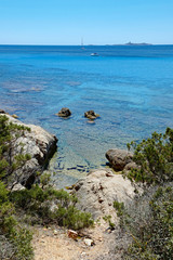 Sardinien Villasimius Blick aufs Meer mit Felsen