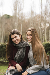 Fototapeta premium Medium shot side view of two smiling women in the park