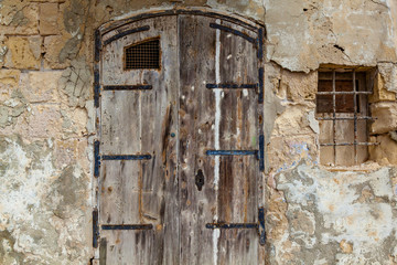 texture of wooden doors in Malta