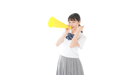 スポーツの応援をする若い女性