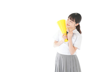 スポーツの応援をする若い女性