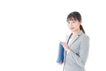 オフィスで働く若いビジネスウーマン