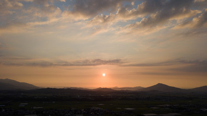 糸島半島に沈む夏の夕陽　s04