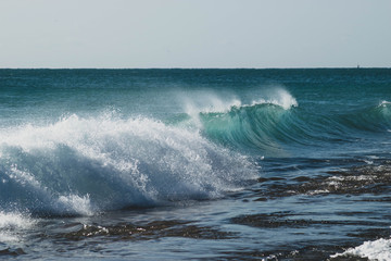 Fototapeta premium waves breaking on beach