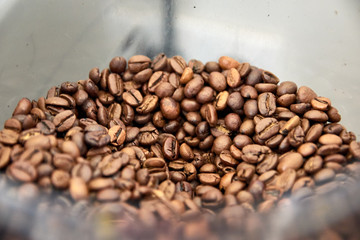 Brown toasted brown beans. Mixture of different roasts and flavors. Type of beans: Cinnamon, Full City, Espresso, Continental, American, Half City... Mild-body coffee. Inside coffee machine container.