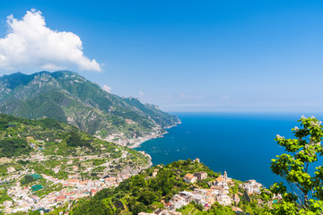 Fototapeta na wymiar View of the beautiful Amlfi coast in Italy