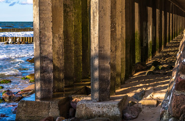 Colonnade of concrete supports holding the promenade