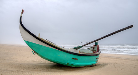 Fototapeta premium Bateau de pêche traditionnel à Mira, Portugal
