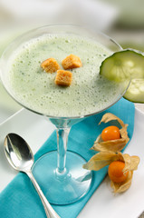SOPA DE PEPINO EN COPA. CUCUMBER SOUP IN A CUP.