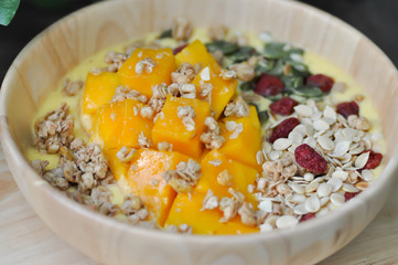 smoothie bowl,mango yogurt with fruit topping