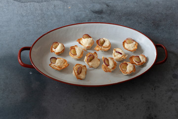 Aperitivo  hojaldre con salchicha. Puff pastry appetizer with sausage