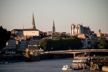 Front de la loire sur la ville de Nantes au couché du soleil Loire atlantique 