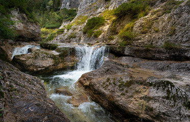 Naklejka na ściany i meble Wasserfall im Naturschutzgebiet Ötschergräben