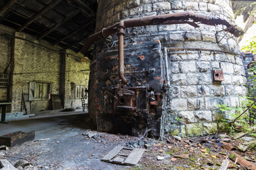 Fototapeta na wymiar Urban exploration / Abandoned lime kiln