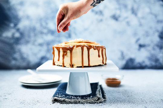 Salted caramel and banana cake with salt sprinkle