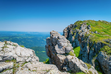 Fototapeta na wymiar Beautiful mountain view from the path from Beklemeto to Kozya Stena, Troyan Balkan, Bulgaria