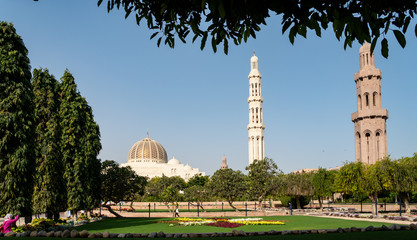 Obraz premium The Sultan Qaboos grand mosque in Oman from outside