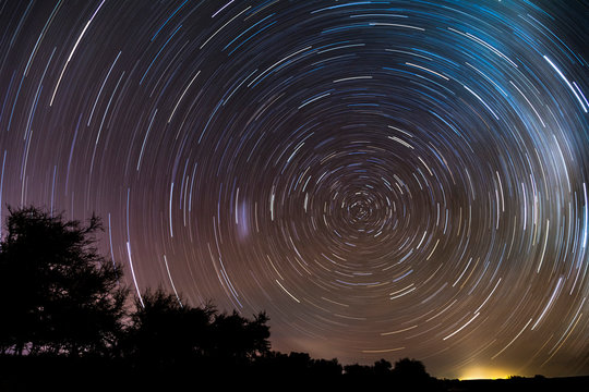 La registrazione della rotazione terrestre nel cielo stellato di San Pedro De Atacama, Cile