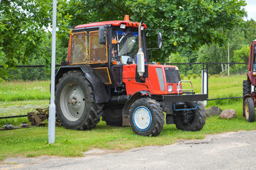 Obraz premium Large professional agricultural machinery construction, transport, tractor and large wheels with a tread for plowing fields, land, transportation of goods