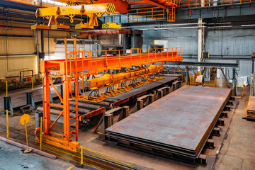 Overhead crane with vacuum handling grippers