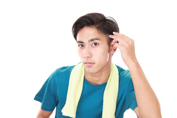 ヘアーセットをしている男性