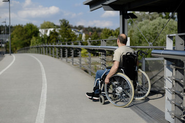 Naklejka premium Rollstuhl Rollstuhlfahrer Mobilität Infrastruktur rollstuhlgerecht barrierefrei