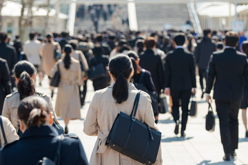 就活する大学生の風景　女性メイン