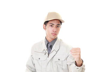 ガッツポーズの労働者