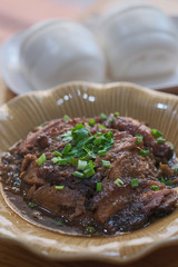 dong po pork with steamed mantou bun