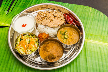 典型的なインドカレー　Curry and Chapati typical Indian food