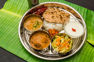 典型的なインドカレー　Curry and Chapati typical Indian food