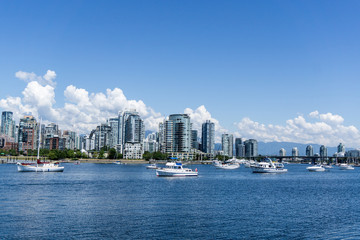 VANCOUVER Canada vista del mar, la ciudad y veleros