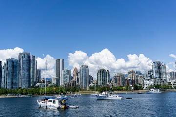 VANCOUVER Canada vista del mar, la ciudad y veleros