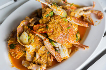 Fried crab with curry powder