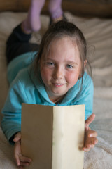 Fototapeta na wymiar little girl and book
