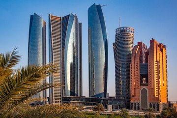 Fototapeta na wymiar Hochhaus Abu Dhabi