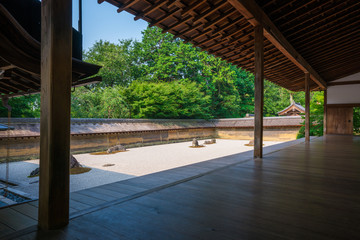 京都　龍安寺の石庭　夏　