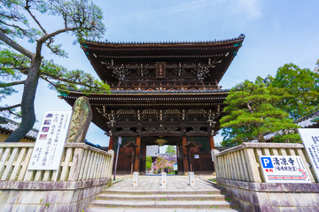 京都　清凉寺の仁王門