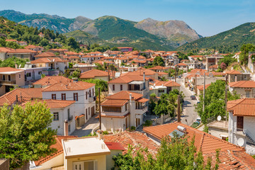 Obraz premium Summer day in mountain town. Traveling concept. Vacation background. Greek island of Euboea island, Greece. Greek old city, down town. View of Kimi, Greece. Amazing Skopelos old town by day