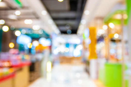 Abstract blur with bokeh and defocused shopping mall in deparment store for background