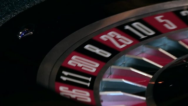 A ball spins on a roulette table and landing in red 34
