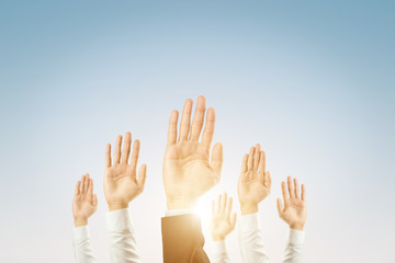 Obraz premium Businessmen raised their hands to win the celebration of the organization.The concept of business is geared towards success,sunlight effect.