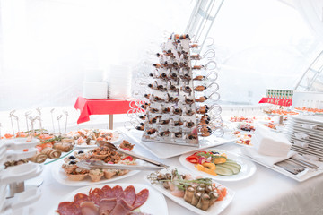 Cutlery and various dishes on the handout table in the restaurant.