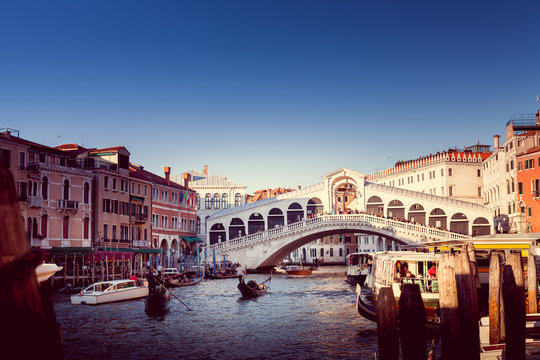 Bridge Ponte di Rialto in the Venice © Angelika Smile