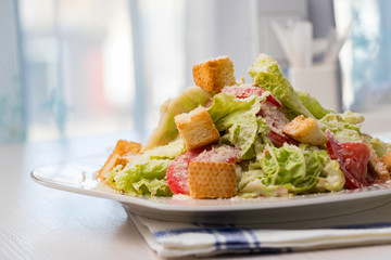 Fresh vegetable salad with crackers on a table in a cafe