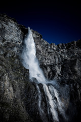 Wasserfall am Cirque de Gavarnie in den Hautes-Pyrénées Frankreich