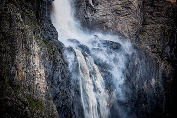 Wasserfall am Cirque de Gavarnie in den Hautes-Pyrénées Frankreich