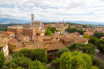 Obraz premium Perugia - widok na stare miasto i Bazylikę San Domenico w Umbrii