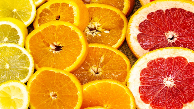 bunte frische Zitrusfr&uuml;chte isoliert